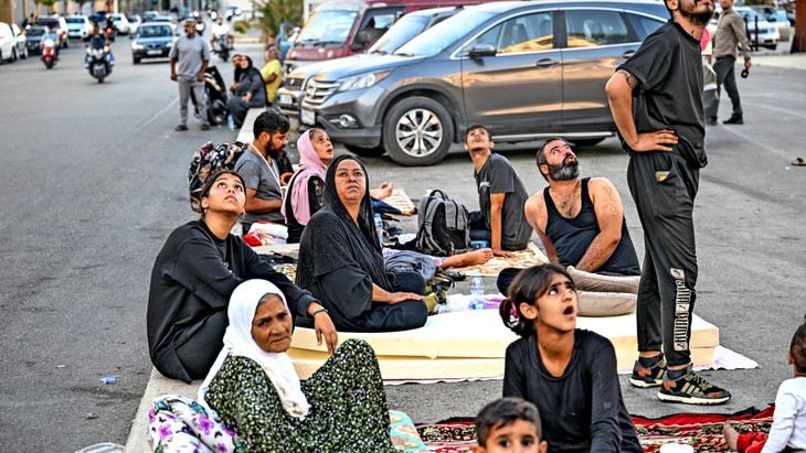 In Gefahr: In Beirut suchen die Bewohner den Himmel immer wieder nach Drohnen ab.