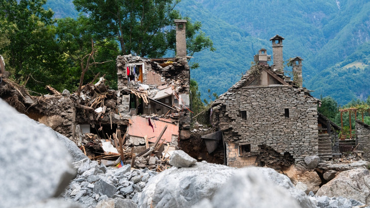 Für das Tessin und Graubünden gilt bis Sonntagabend Gefahrenstufe drei von fünf. (Archivbild)