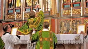 Der Liturgie-Hammer des Papstes