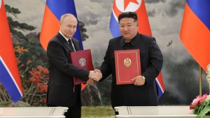 Westen besorgt über Militär-Pakt zwischen Putin und Kim Jong-un