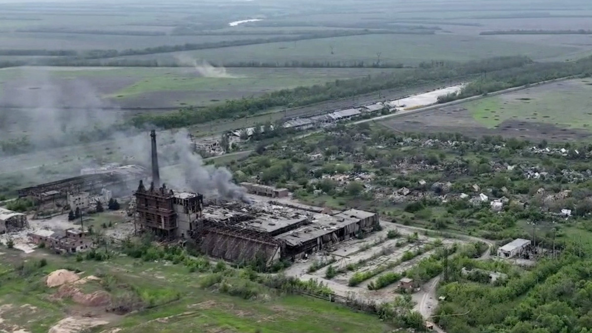 Diese Drohnenaufnahme zeigt das von russischen Truppen eingenommene Dorf Ocheretyne in der Region Donezk im Osten der Ukraine.