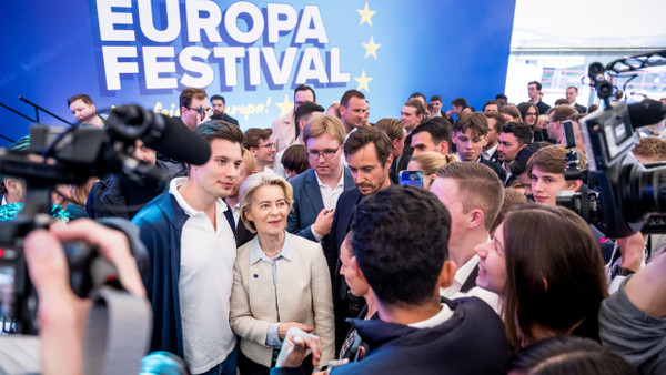 EU-Komissionspräsidentin Ursula von der Leyen beim Europafestival der Jungen Union in Frankfurt am Samstag