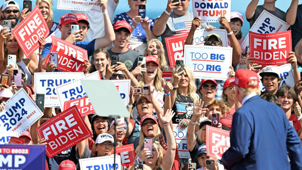 Im für ihn wichtigsten Swing State: Unterstützer jubeln Trump Mitte Juni bei einer Wahlkampfveranstaltung in Racine in Wisconsin zu.