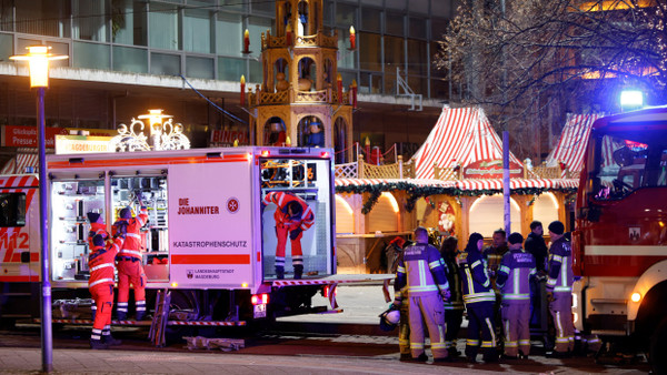 Rettungskräfte sind in Magdeburg im Einsatz.