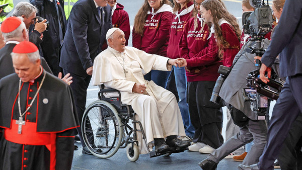 Erster Halt im Fürstentum: Papst Franziskus am Donnerstag mit Gläubigen in Luxemburg