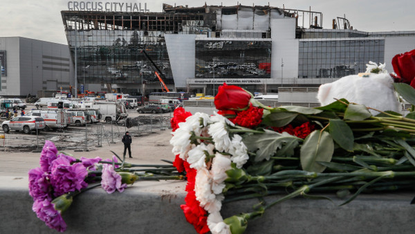 Bei dem schlimmsten Terroranschlag in Russland seit Jahren in einem Veranstaltungszentrum am Moskauer Stadtrand kamen mehr als 140 Menschen ums Leben.