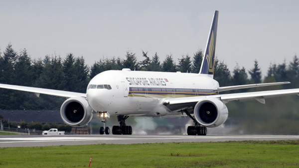 Eine Boeing des Typs 777-300ER von Singapore Airlines