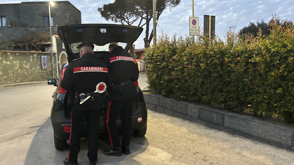 Ermittlungen: Zwei Beamte der italienischen Carabinieri  (Archivbild)