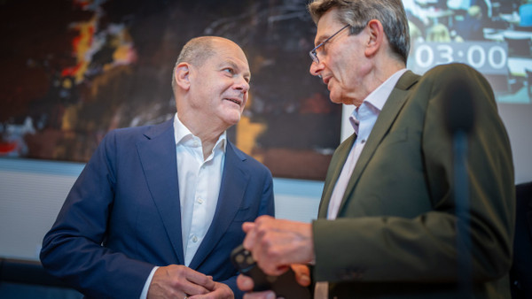 Olaf Scholz und Rolf Mützenich: Wer von ihnen bestimmt die Richtlinien der Ukraine-Politik?