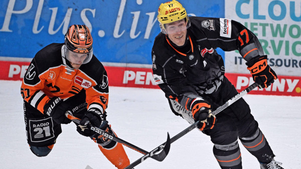 Puck weg: Carter Rowney (rechts)