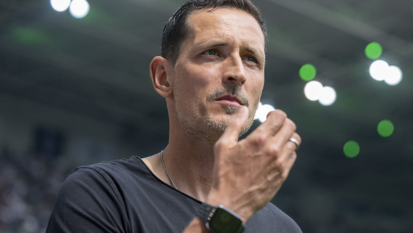 „Wir brauchen in Zukunft mehr Stabilität, vor allem auch mental, wenn es nicht so gut läuft“: Eintracht-Trainer Dino Toppmöller