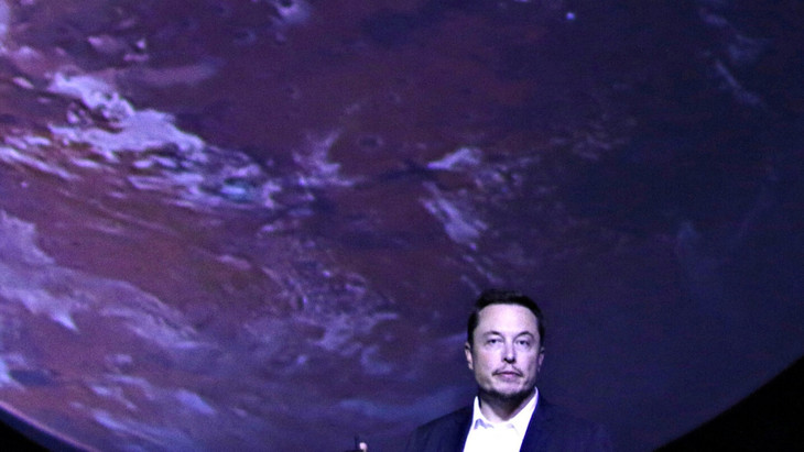 Elon Musk stellt 2016 auf einem Raumfahrt-Kongress in Mexiko seine Mars-Pläne vor.