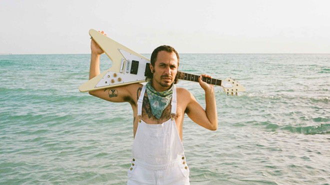 Portrait of Ben Katzman with his guitar