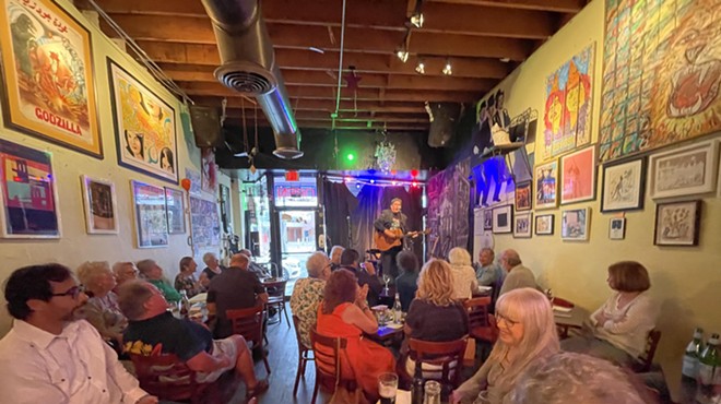 Lou Dominguez performing at Luna Star Cafe