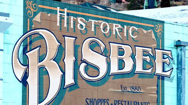 A sign that says "Historic Bisbee"