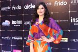 Beautiful! Zareen Khan gets clicked at OTT India Fest