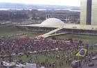 Manifestantes em frente ao Planalto pedem a saída de Collor