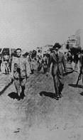 Na capa da primeira edição dominical do GLOBO, a reprodução da histórica foto dos tenentes rebelados em 1922, em Copacabana