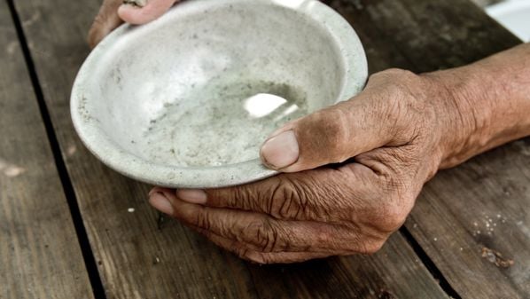 Políticas importantes para combater a fome e a pobreza no país também são questionadas pelo seu uso eleitoral. Convidamos dois especialistas para debater o tema