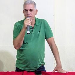 Tribunal mantém multa a prefeito reeleito no ES por uso de servidora em campanha