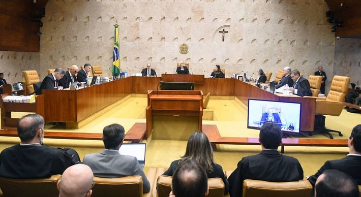 Supremo Tribunal Federal (STF) formou maioria em favor da prisão imediata, mas julgamento foi suspenso após pedido de destaque do ministro Gilmar Mendes levar análise para plenário físico