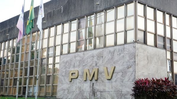 A verba será paga a servidores ativos e inativos do município; o impacto financeiro previsto é estimado em quase R$ 25 milhões