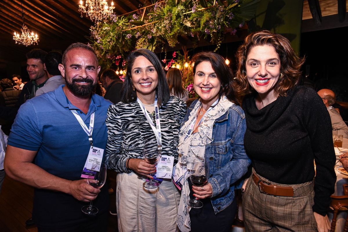 Flávio Neto, Gabriela Veronez, Renata Rasseli e Mariana Perini