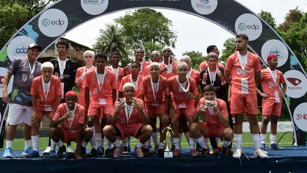 A equipe de Vitória levantou a taça no feminino, enquanto o time serrano garantiu o título no masculino