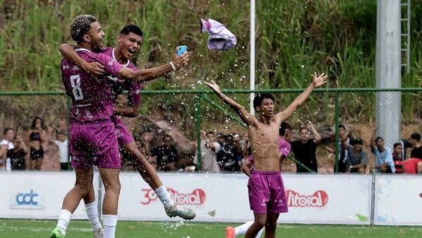 A equipe de Vitória levantou a taça no feminino, enquanto o time serrano garantiu o título no masculino