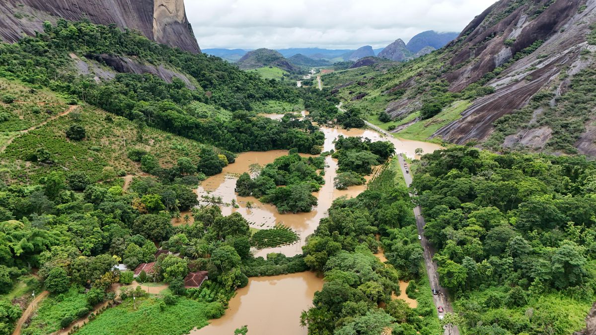 Imagem aérea dá dimensão da área alagada em Pancas