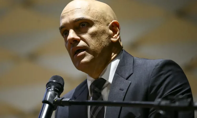 Moraes questiona Exército sobre visitação irregular a militares golpistas presos