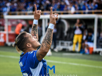 Leonardo Castro celebra su gol al Medellín