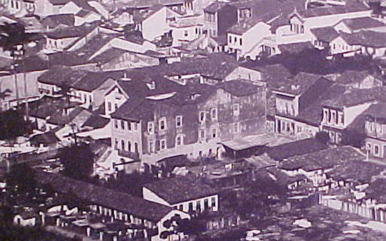 Cortiço conhecido como Cabeça de Porco na Zona Portuária em 1880 (Foto: Marc Ferrez)