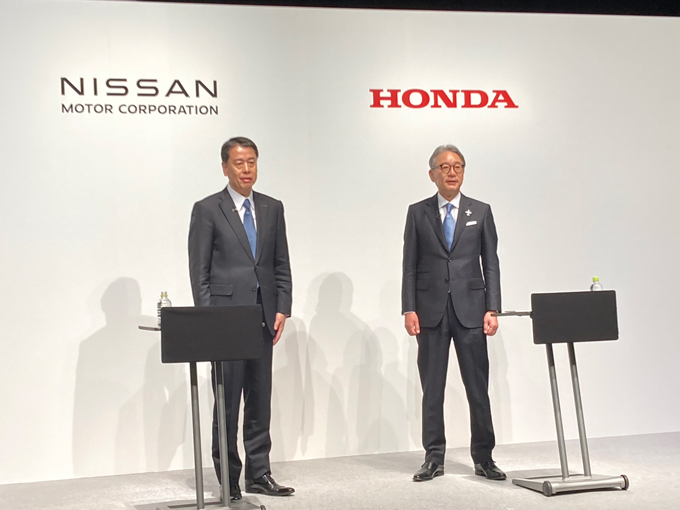 ホンダ・日産　提携検討開始の記者会見　日産・内田社長（左）、ホンダ・三部社長（右）（2024年3月15日撮影）