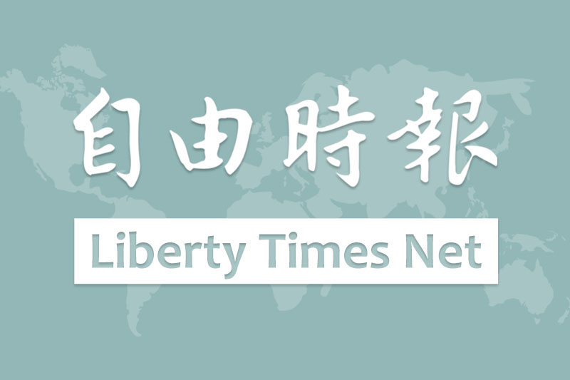 林後四林生態池旁倒木長約3公尺，研判是不少人到池邊的長椅。（記者陳彥廷攝）