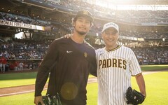 影/《MLB》「達爾」絕好調!達比修有7局僅失1分 教士打線狂炸6轟打趴道奇系列賽扳平