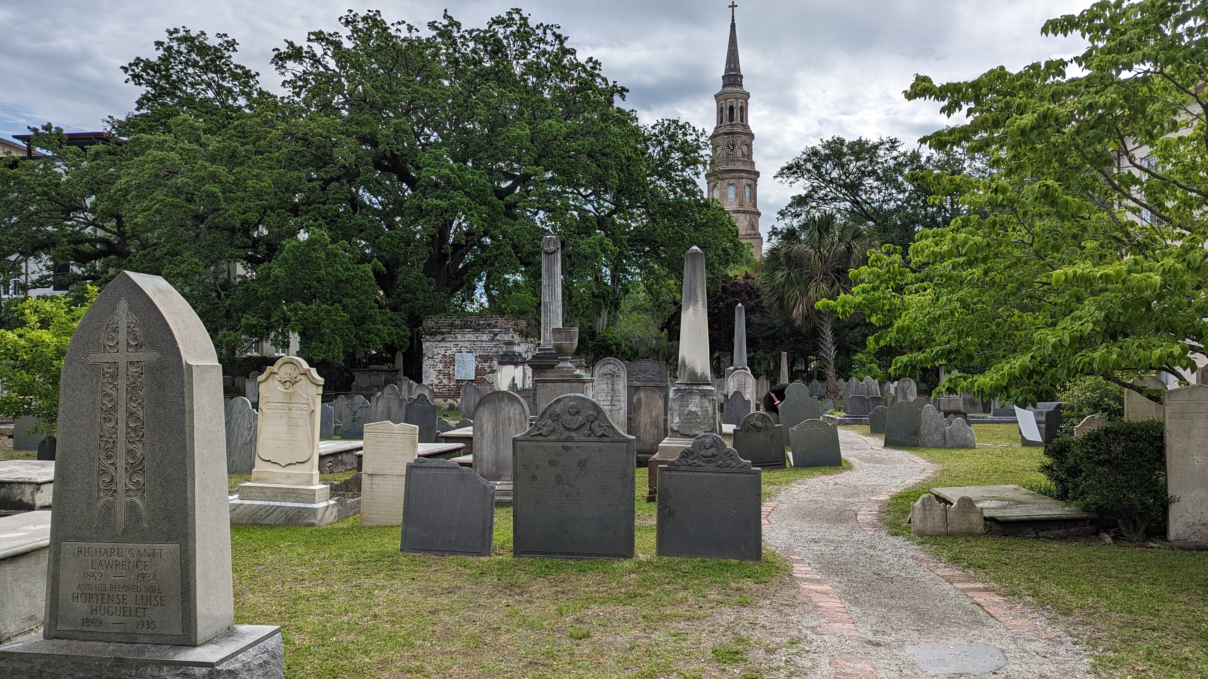 The churchyard at Circular Congregational Church