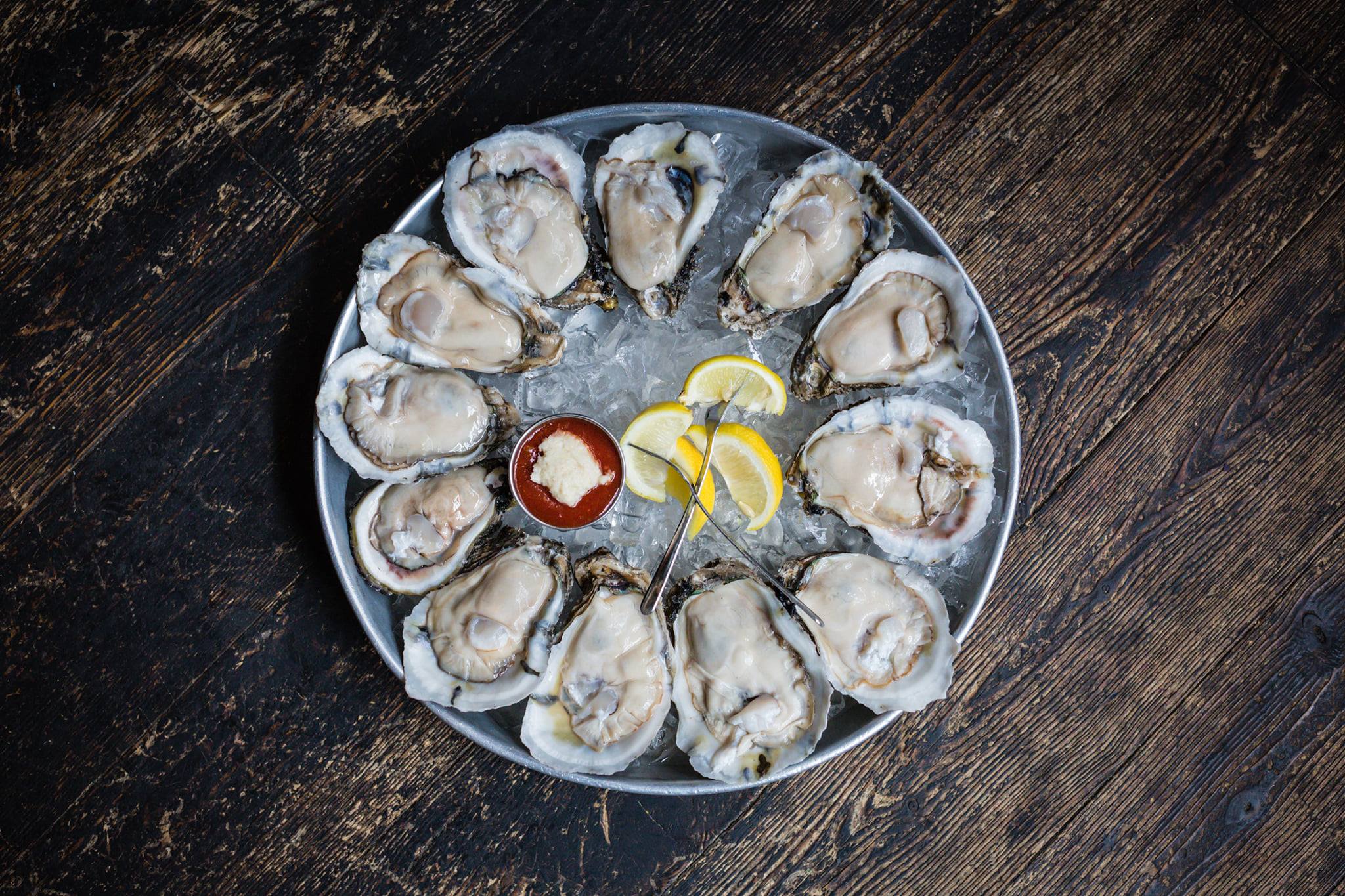 A tray of raw oysters. 