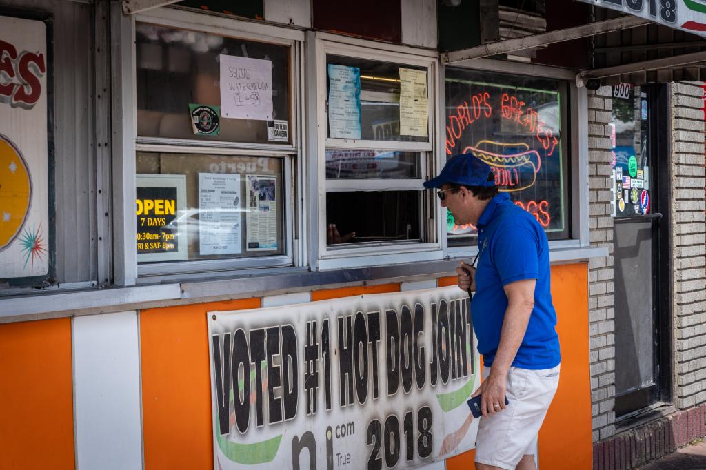 Hole in the wall spots like Tommy's are a huge part of NJ hot dog culture.