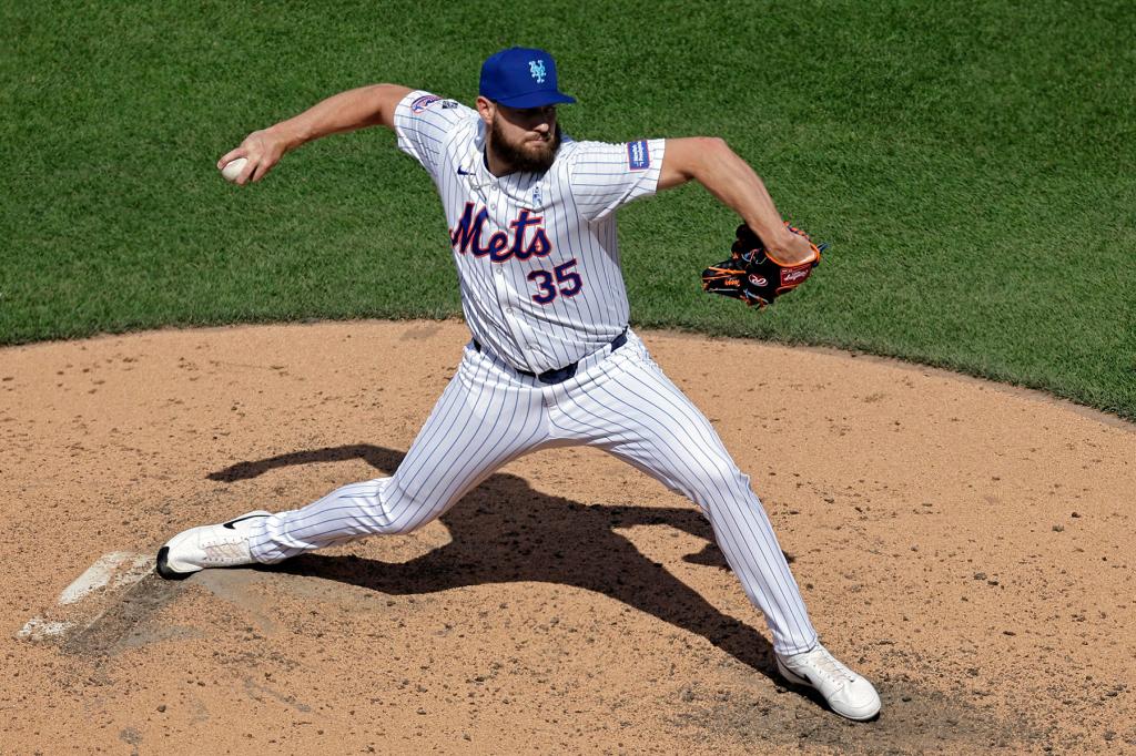 Adrian Houser #35 of the New York Mets pitches during the sixth inning against the San Diego Padres at Citi Field on June 16, 2024 in New York City. The Mets won 11-6. 