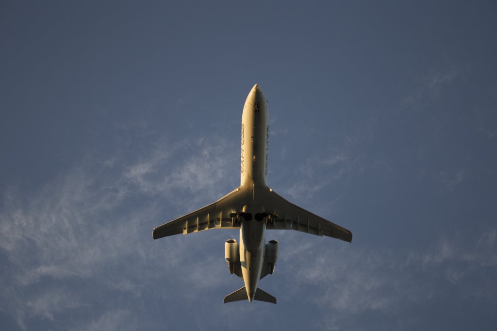 A picture of an airplane in the sky.