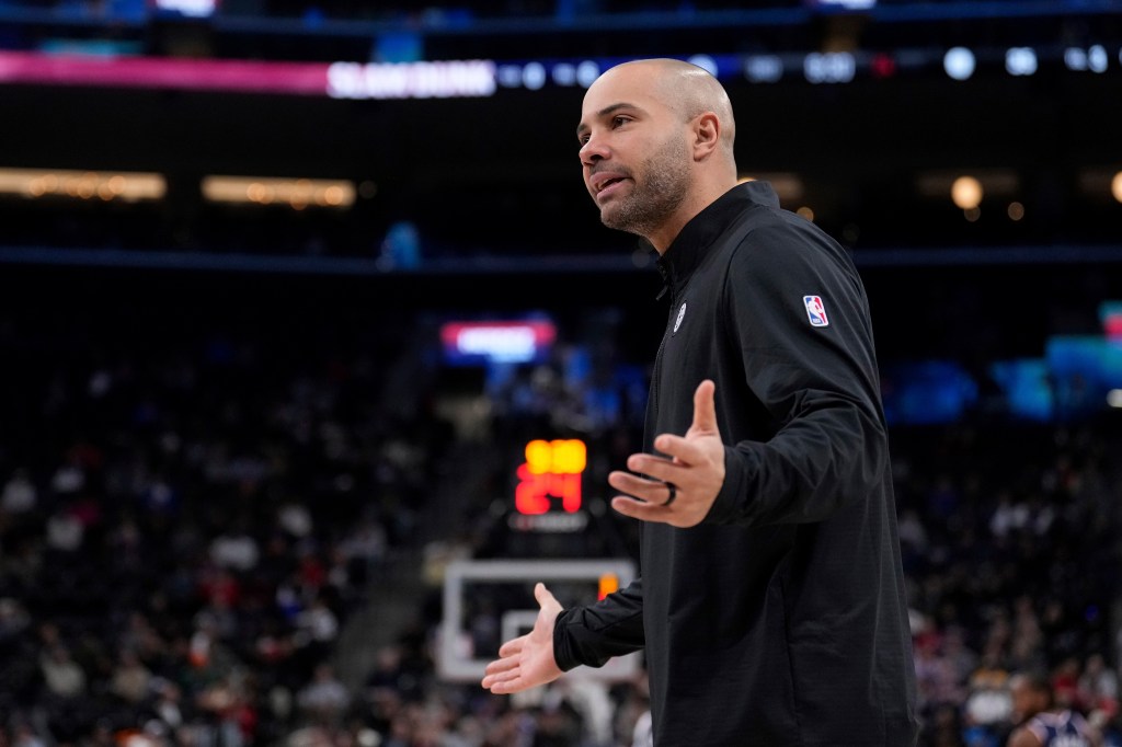 Jordi Fernandez looks on during the Nets-Clippers-game on Jan. 15, 2025. 