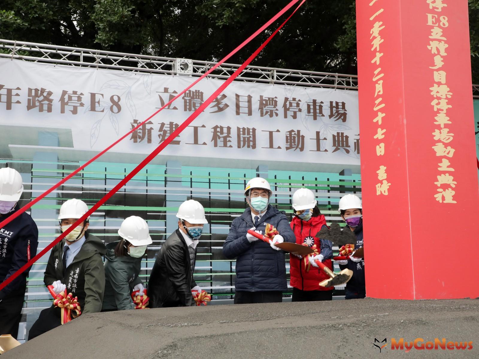 黃偉哲主持「東區停E8立體停車場」動工典禮