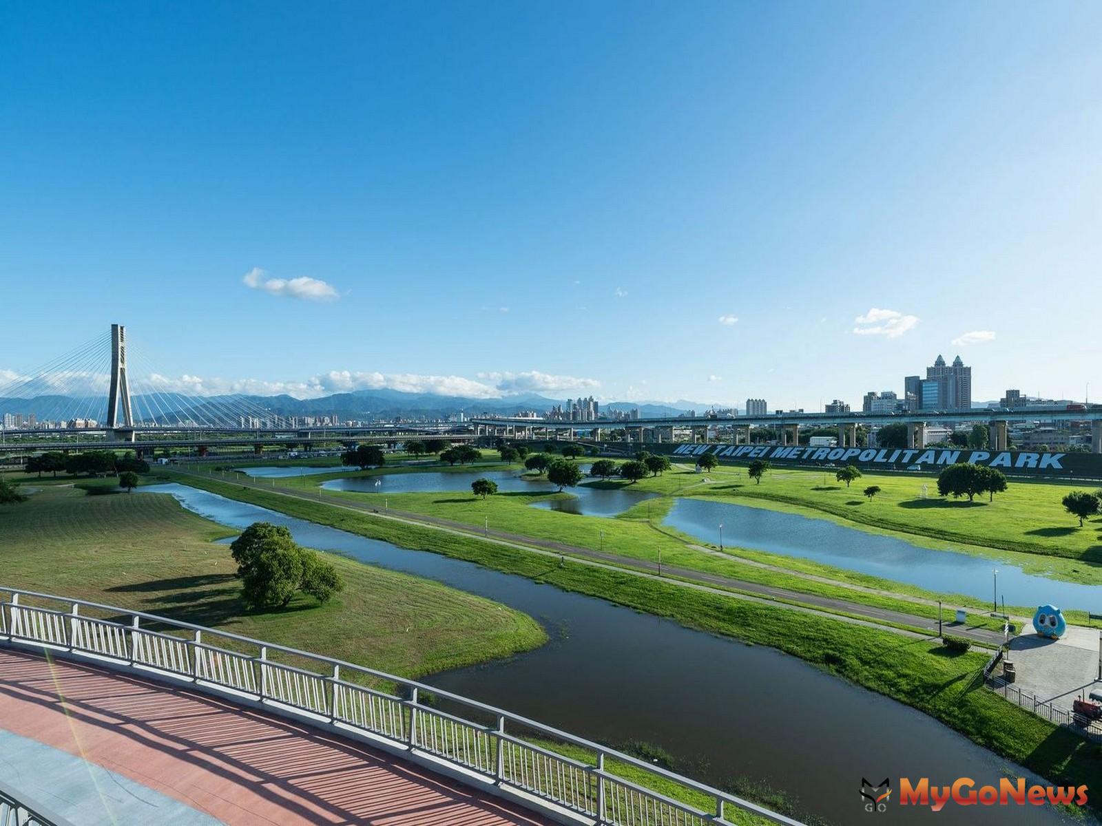 二重疏洪道重劃區坐擁大都會公園，是雙北地區少見同時具備水岸及大型公園的重劃區，眾家建商先後策馬插旗。(圖/業者提供) MyGoNews房地產新聞 熱銷推案