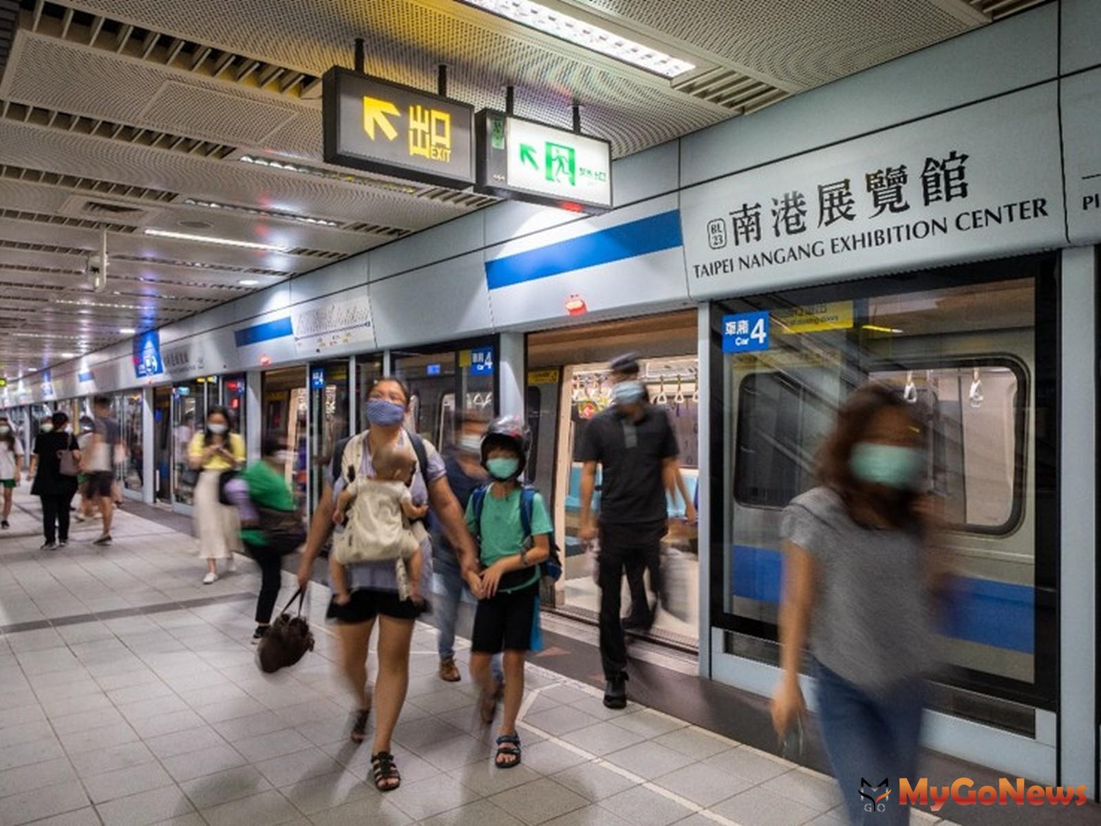 南港展覽館站與忠孝復興站同為板南線、文湖線雙捷共構站，房價僅需東區近1/2價，吸引置產客搶進。 MyGoNews房地產新聞 市場快訊