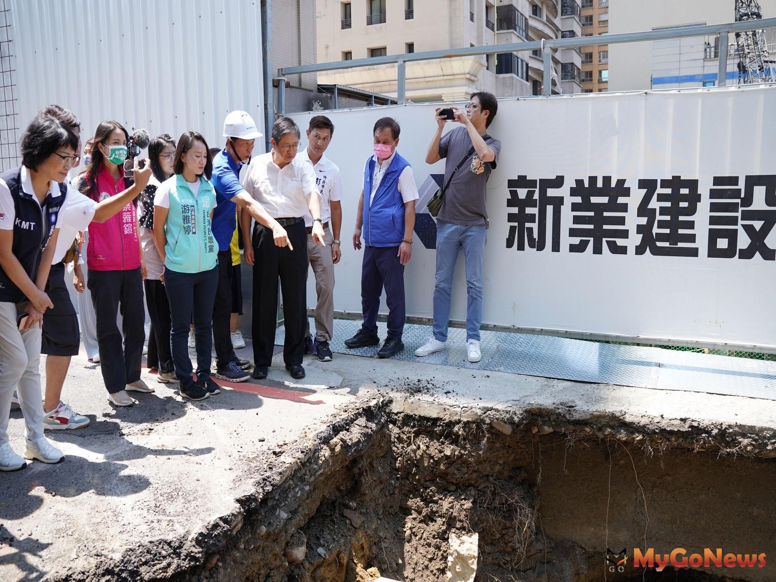 竹北建案旁路面坍塌 楊文科勒令建案停工