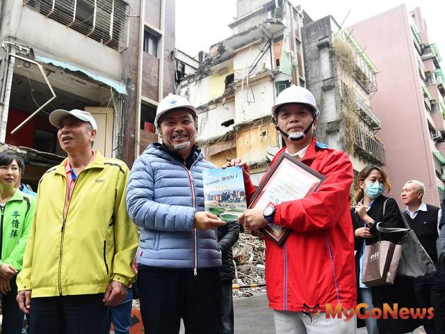 蘆洲海砂屋都更開拆，侯友宜表揚住戶自主精神(圖：新北市政府) MyGoNews房地產新聞 區域情報