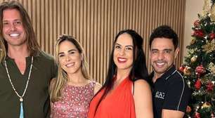 No fim da gravidez, Graciele Lacerda destaca barriga em vestido vermelho para foto de Natal com Zezé, Wanessa e Dado Dolabella