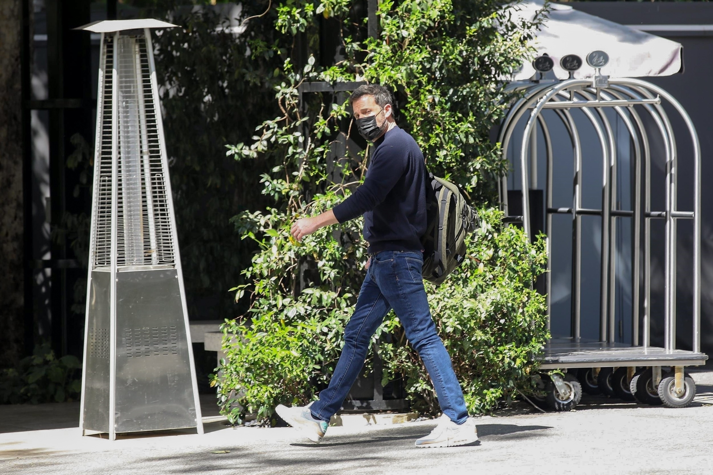 Ben Affleck walking up to Bel-Air Hotel