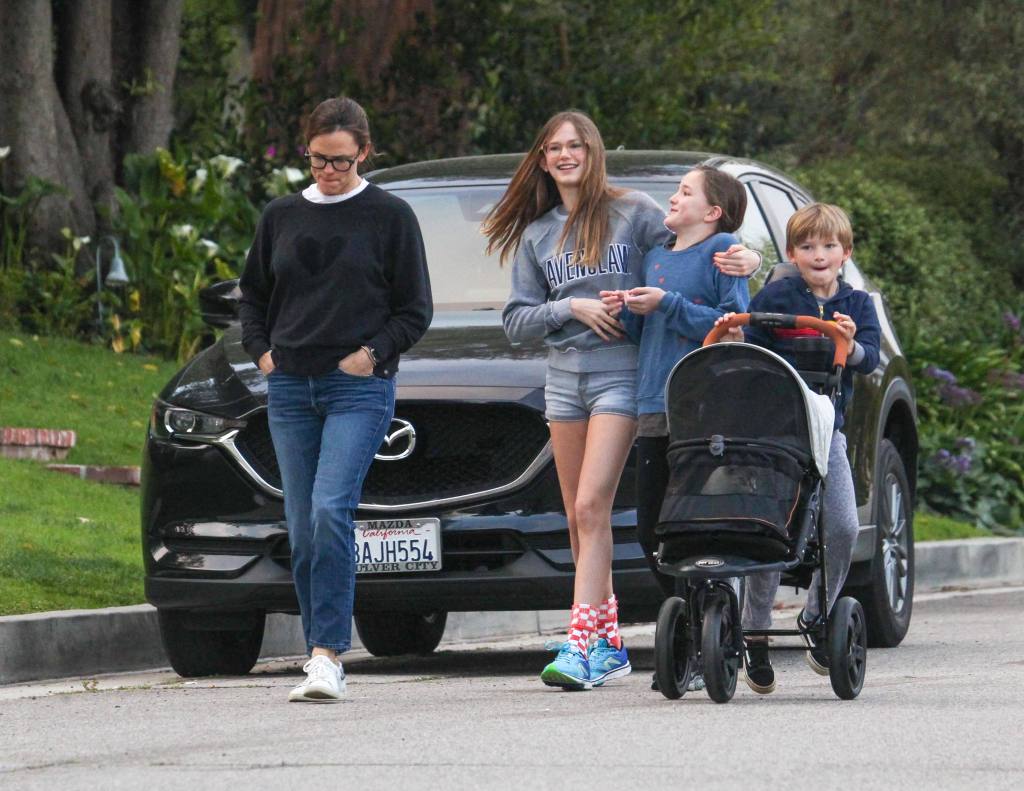 Jennifer Garner, Seraphina Affelck, Samuel Affleck and Violet Affleck